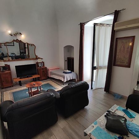 Very Central Apartment, By Shops, Bars, Restaurants บารี ภายนอก รูปภาพ