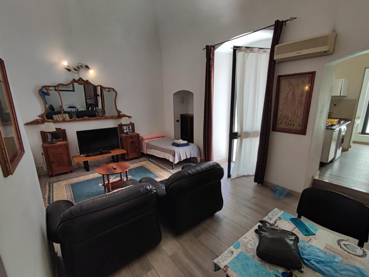 Very Central Apartment, By Shops, Bars, Restaurants บารี ภายนอก รูปภาพ